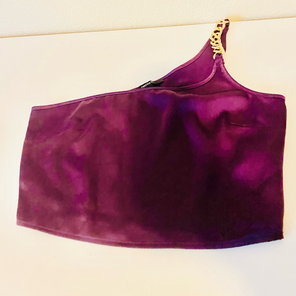 ❤️3/$15 Sale!❤️  Forever 21 satin plum one sleeve top. Size small.